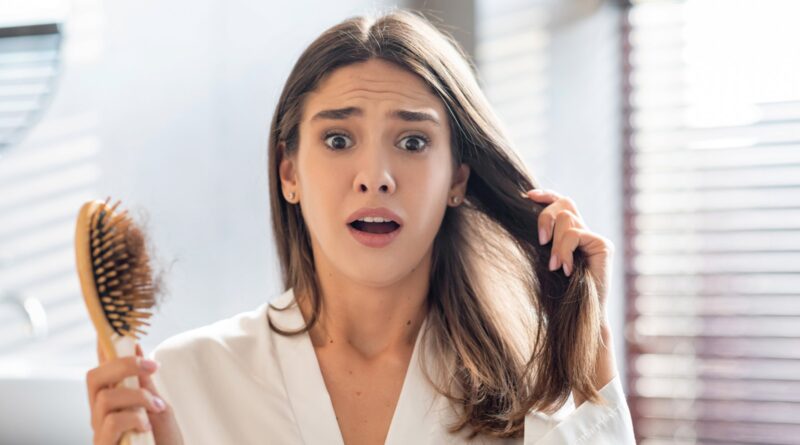 8 causas da queda de cabelo em mulheres e como lidar com isso