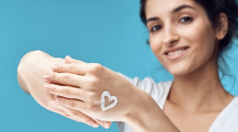 Loção corporal para pele seca: 7 substitutos acessíveis para Eucerin