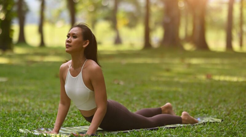 Bhujangasana: 6 benefícios da pose de cobra e como fazê -lo