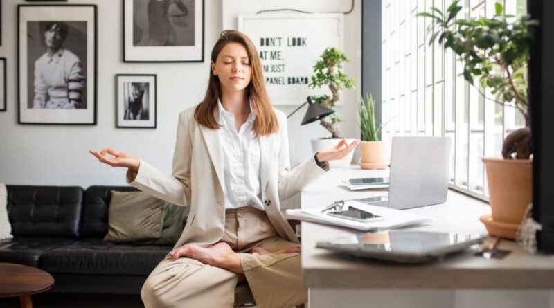 Transforme seu dia de trabalho com esses exercícios de mesa para perda de peso