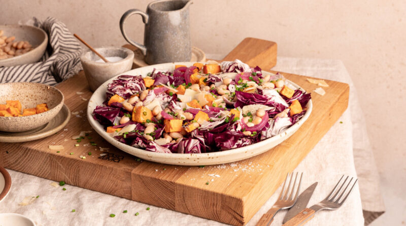 Uma salada de inverno picada para curar seu blues de clima frio
