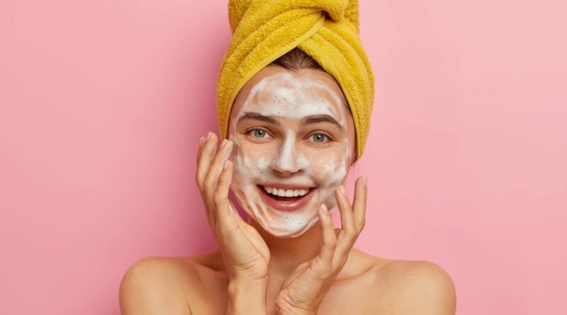 Cerave vs Cetaphil: Qual lavagem do rosto é melhor para a pele oleosa?