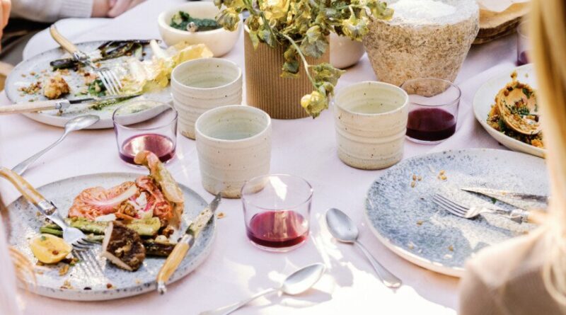 Como hospedar um clube de livros de receitas (e recomendações de livros!)