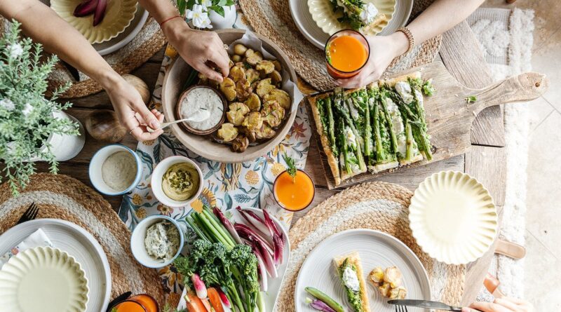 Mais de 20 idéias de menu de brunch de Páscoa para entretenimento sem esforço