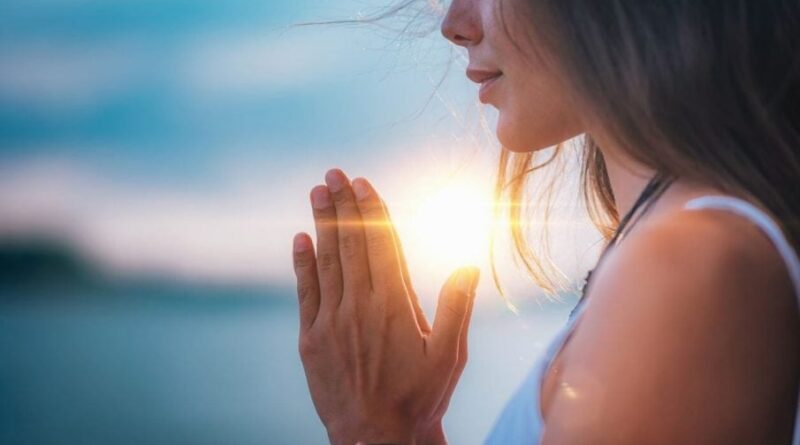 woman meditating, gratitude affirmations