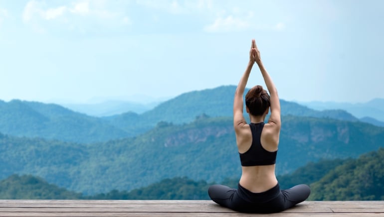 Yoga para dor crônica: 7 poses para aliviar a rigidez corporal
