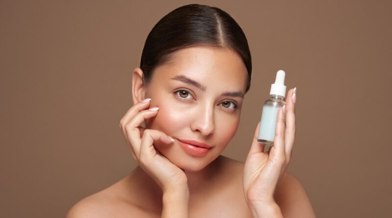 Os 10 melhores soros de rosto para combater a acne, aumentar o brilho e hidratar sua pele