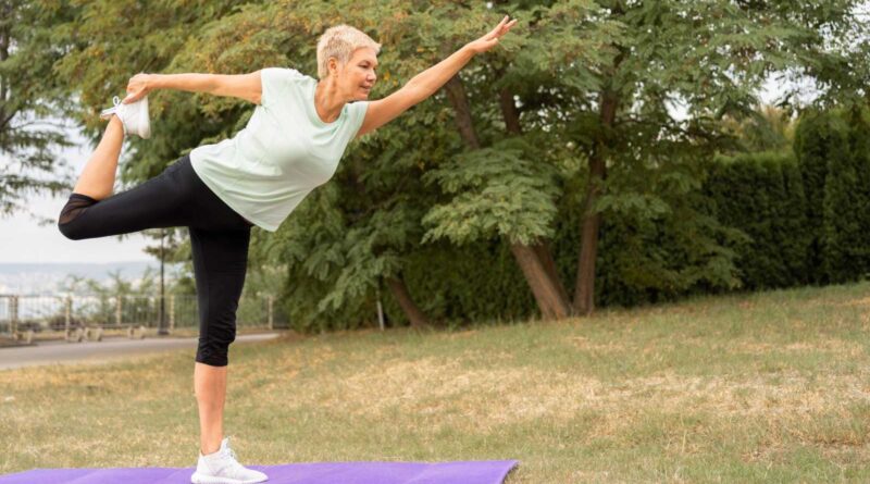 Top 8 Yoga Asanas para mulheres com mais de 40 anos para aumentar a flexibilidade