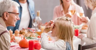 A family at Thanksgiving dinner.