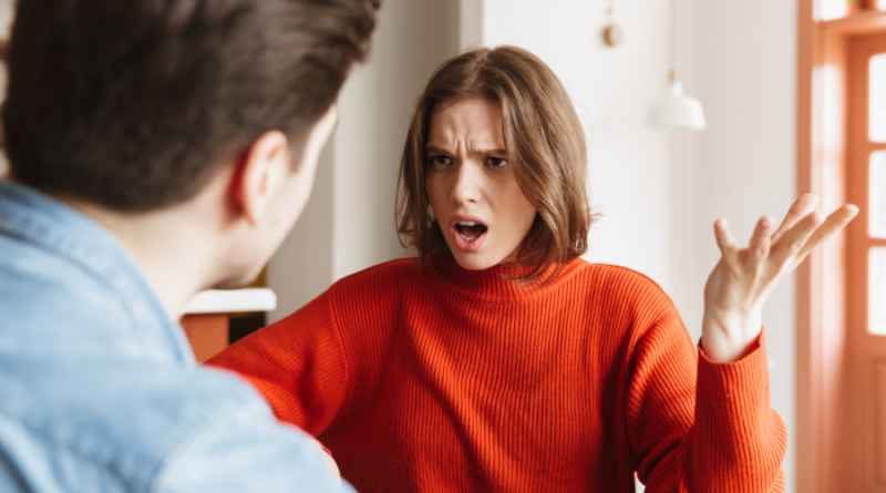 woman yelling at man silent red flags in a relationship