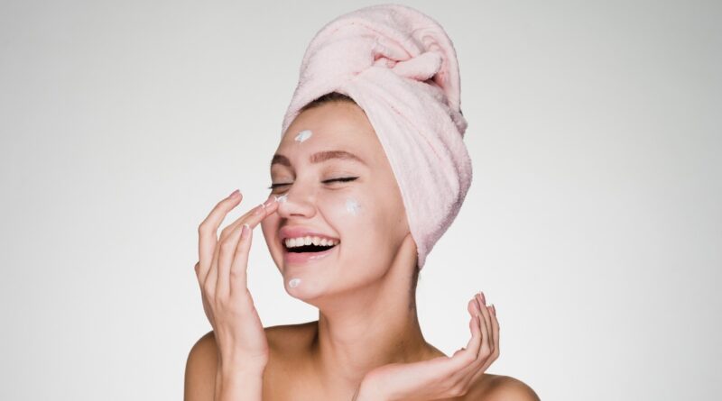 Melhor momento para aplicar produtos de cuidados com a pele para obter resultados máximos