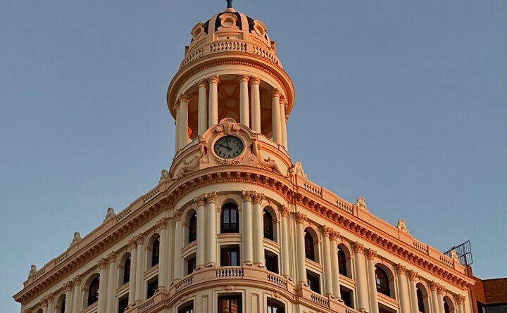 O Guia do Viajante Solo Feminino para Madri