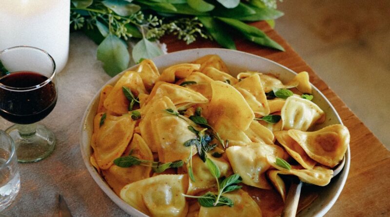 Ravioli de abóbora com manteiga de sálvia (jantar de feriado de 15 minutos)