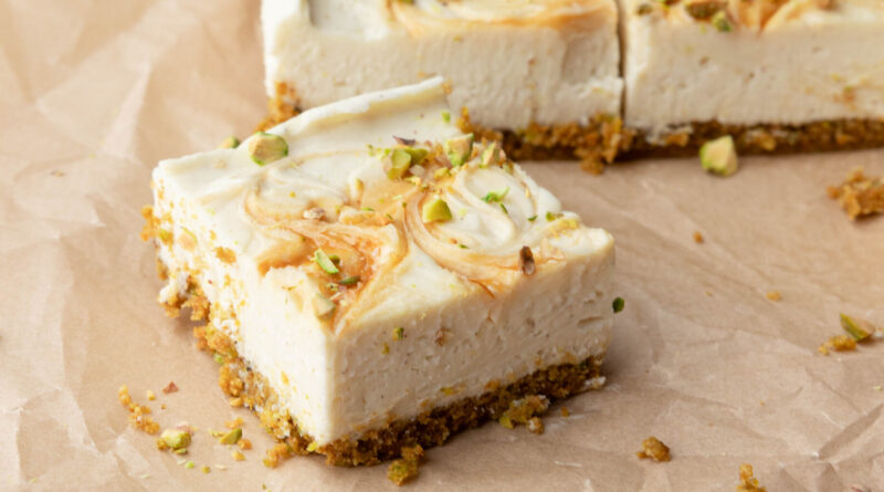 Barras de cheesecake de ricota com crosta de pistache (fácil e sem assar)