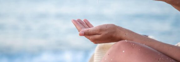 Os 7 melhores protetores solares FPS 50 para proteção máxima e pele radiante
