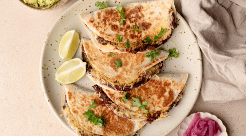 Esses tacos crocantes de feijão preto são um sonho de jantar durante a semana