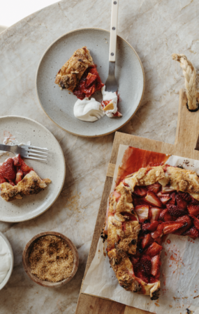 Galette de Cream Cheese de Morango com Crosta de Amêndoa