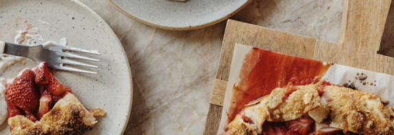 Galette de Cream Cheese de Morango com Crosta de Amêndoa