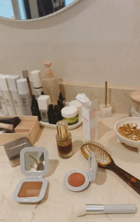 Reduzi minha rotina de maquiagem para 5 minutos - aqui está o que ficou