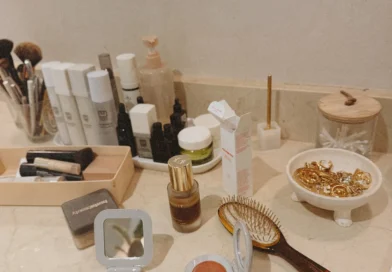 Reduzi minha rotina de maquiagem para 5 minutos - aqui está o que ficou