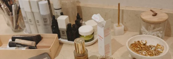 Reduzi minha rotina de maquiagem para 5 minutos - aqui está o que ficou