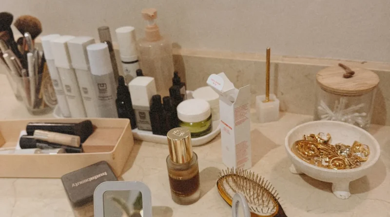 Reduzi minha rotina de maquiagem para 5 minutos - aqui está o que ficou