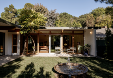 Entre nesta reforma residencial orgânica e moderna de Los Angeles